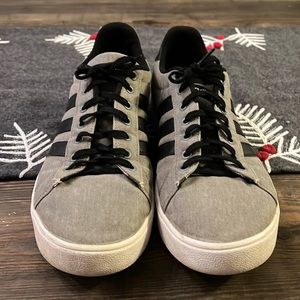 Adidas canvas sneaker great condition size 9 men